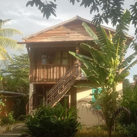 O'Hamok Family Homestay Battambang Exterior photo