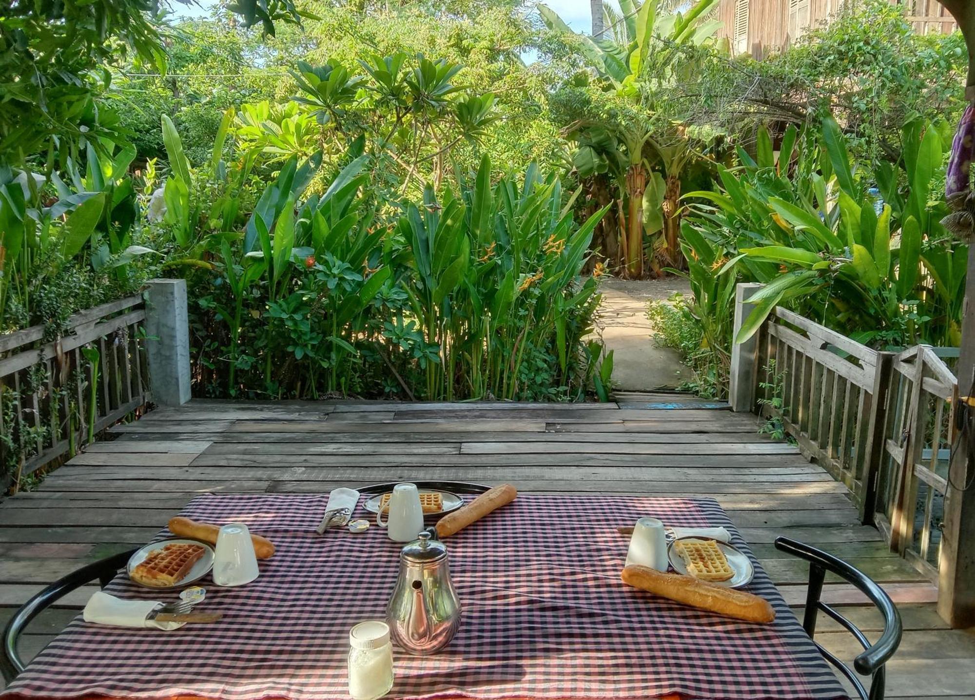 O'Hamok Family Homestay Battambang Exterior photo